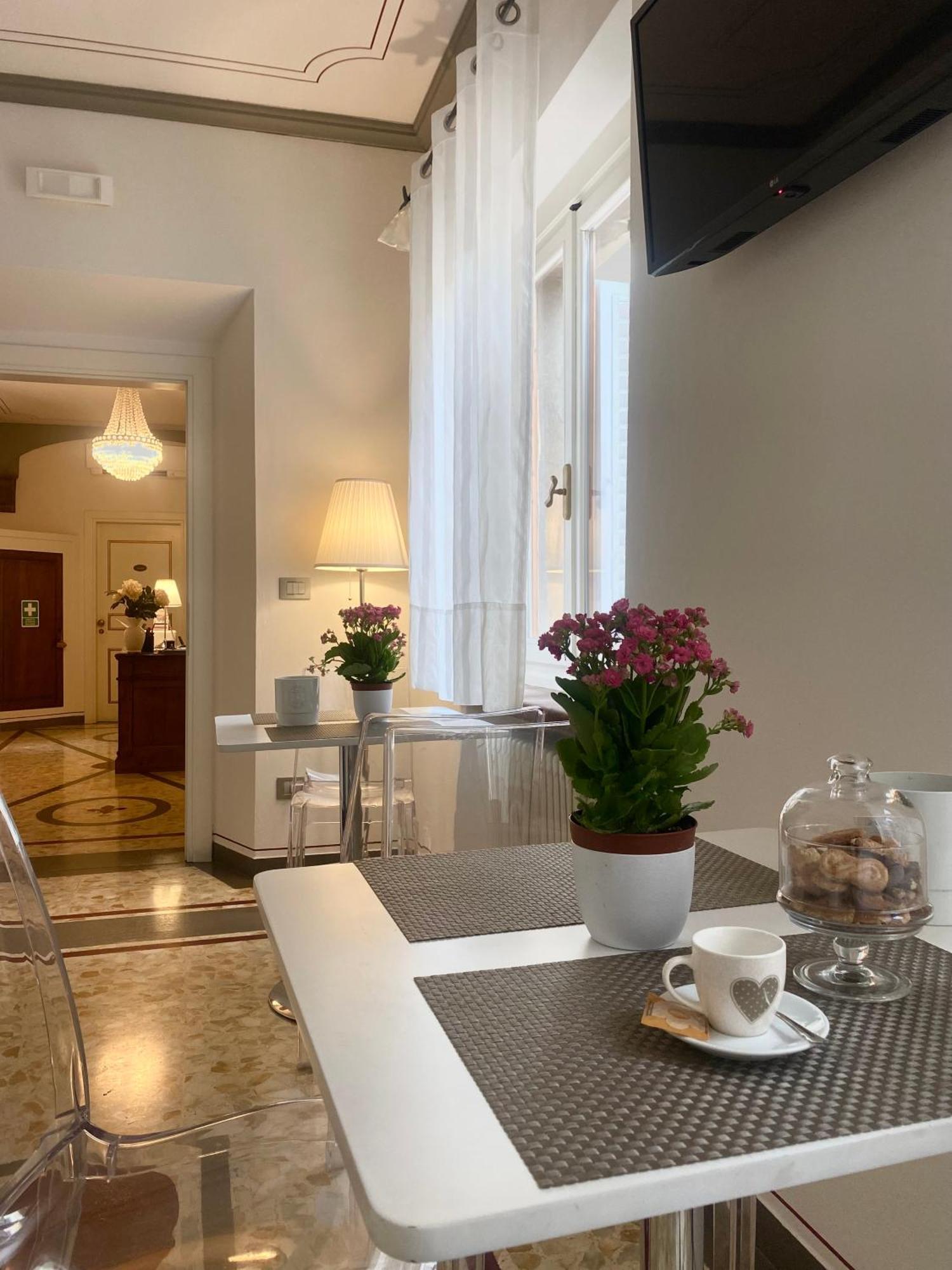 Palazzo Mari Suite & Rooms B&B Montevarchi Exterior photo