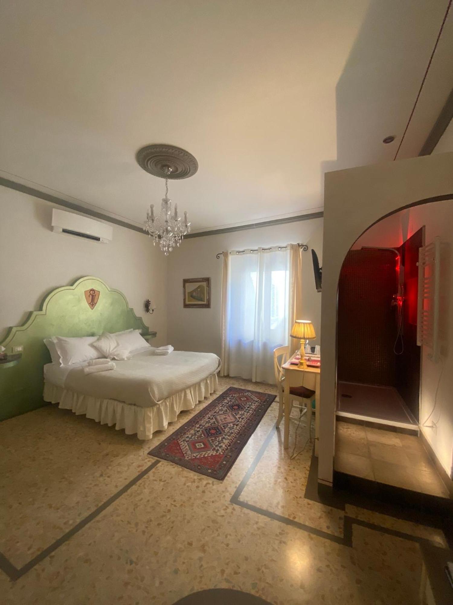 Palazzo Mari Suite & Rooms B&B Montevarchi Exterior photo