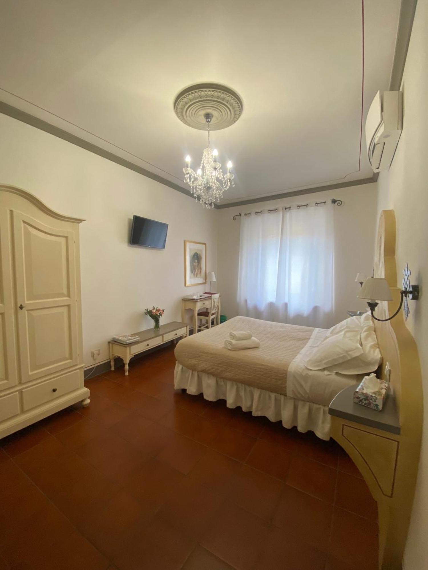 Palazzo Mari Suite & Rooms B&B Montevarchi Exterior photo